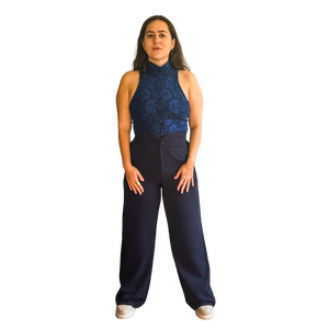 Model wearing size 3